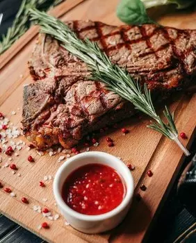 Подарочный сертификат «Кулинарный мастер класс Приготовление стейков, соусов и гарниров» (2 часа 30 мин, 1 человек)