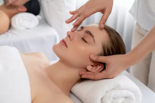 Подарочный сертификат «Массаж и уход за лицом» (2 часа, 1 человек)