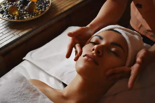 Подарочный сертификат «Массаж лица» (1 час, 1 человек)