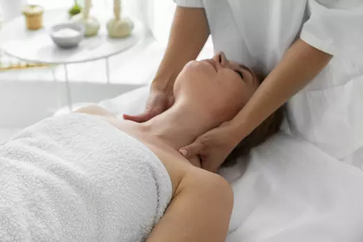 Подарочный сертификат «Массаж спины и шейно воротниковой зоны» (30 минут, 1 человек)