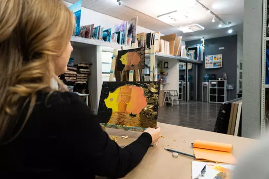 Подарочный сертификат «Мастер-класс Интерьерная картина с потальным золотом» (3 часа, 1 человек)