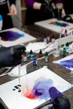 Подарочный сертификат «Мастер-класс Картина алкогольными чернилами» (2 часа, 1 человек)