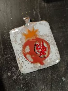 Подарочный сертификат «Мастер-класс Кулон в технике горячих эмалей» (2 часа, 1 человек)