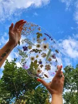 Подарочный сертификат «Мастер класс по эпоксидной смоле в технике Сухоцветы» (2-2,5 часа, 1 человек)