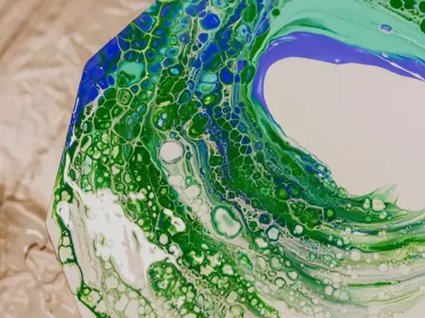 Подарочный сертификат «Мастер-класс по флюид арту» (2 часа 30 мин, 1 человек)