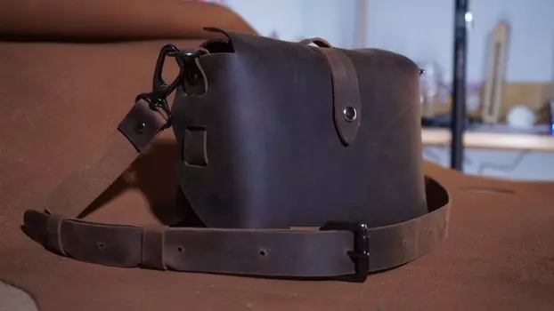 Подарочный сертификат «Мастер класс по кожевничеству Сумка Переплётка» (2 часа, 1 человек в составе группы)