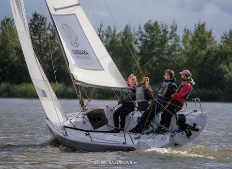 Подарочный сертификат «Мастер-класс по парусному спорту» (2 часа, 3 человека)