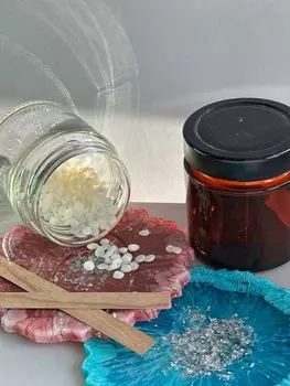 Подарочный сертификат «Мастер-класс по созданию ароматической свечи и подстаканника» (1 час 30 минут, 1 человек в составе группы)