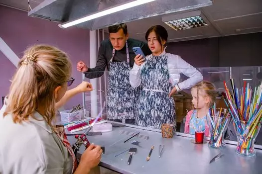 Подарочный сертификат «Мастер-класс по стеклу Для всей Семьи» (3 часа, 2 взрослых + 2 ребенка)