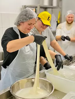 Подарочный сертификат «Мастер класс по сыроварению для детей и взрослых» (Программа №2, 1 человек в составе группы)