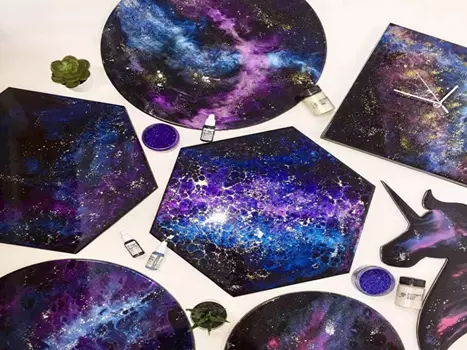 Подарочный сертификат «Мастер класс рисование эпоксидной смолой» (2 часа 30 мин, 1 человек)