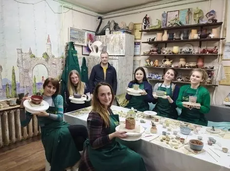 Подарочный сертификат «Мастер-класс за гончарным кругом в группе» (1 час 30 минут, 1 человек)