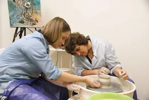 Подарочный сертификат «МК Гончарное дело или Ручная лепка и Роспись ангобами» (2 часа, 1 человек индивидуально)