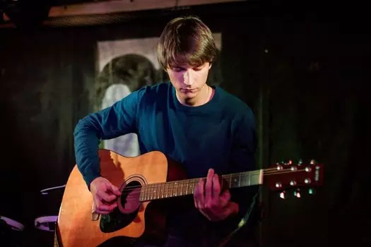 Подарочный сертификат «Обучение игре на муз инструментах» (1 занятие, 1 человек)