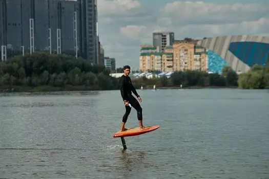 Подарочный сертификат «Обучение на электро-гидрофойле Efoil» (1 час 20 минут, От 1 до 2 чел.)