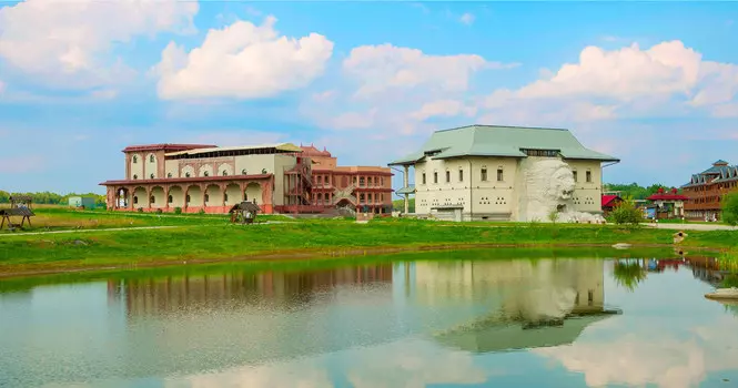 Подарочный сертификат «Отдых в спа отеле «Шри-Ланка» в парке-музее Этномир» (1 день, 2 человека)