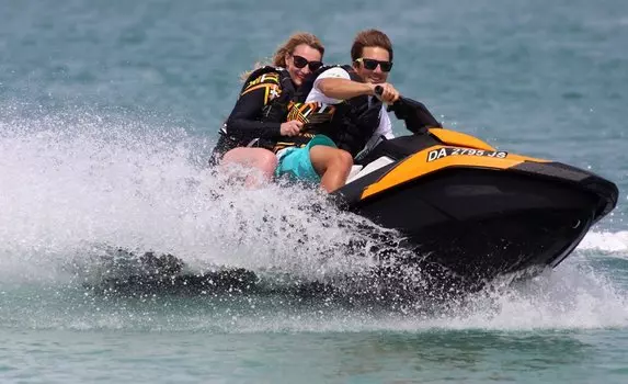 Подарочный сертификат «Поездка на гидроцикле» (15 мин (будни), 2 человека на одном )