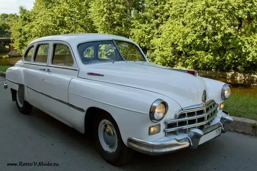 Подарочный сертификат «Поездка на советской легенде» (4 часа, ЗИМ)