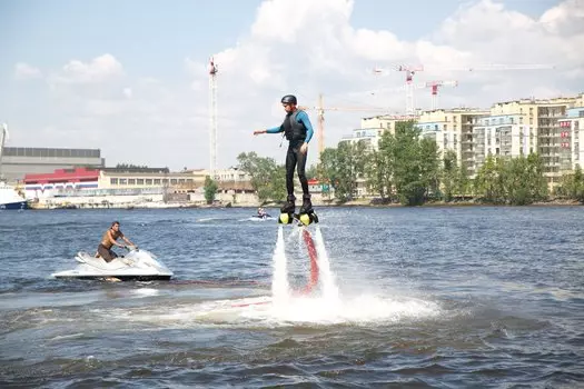 Подарочный сертификат «Полет на флайборде» (20 минут, 1 человек)