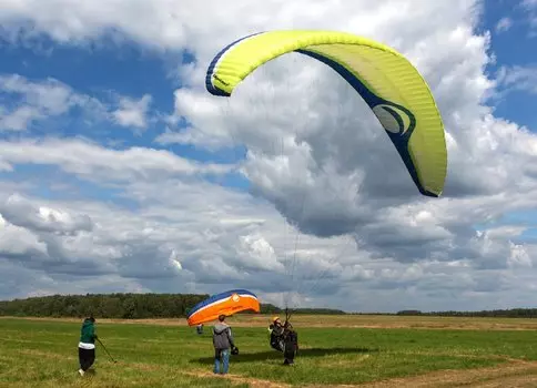 Подарочный сертификат «Полет на параплане День в школе» (4 часа, 1 человек)