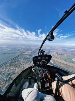 Подарочный сертификат «Полет на вертолете Robinson R44» (15 минут, 3 человека)