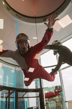 Подарочный сертификат «Полет в аэротрубе на Крестовском» (4 минуты, От 1 до 2 чел.)