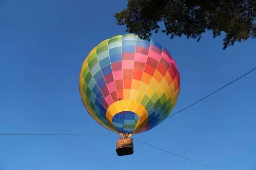 Подарочный сертификат «Привязной полет на шаре в группе» (5-10 минут, 1 ребенок)
