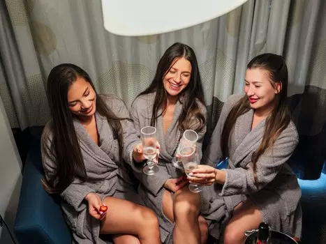 Подарочный сертификат «Программа Авторский Spa девичник» (90 минут, 3 человека)