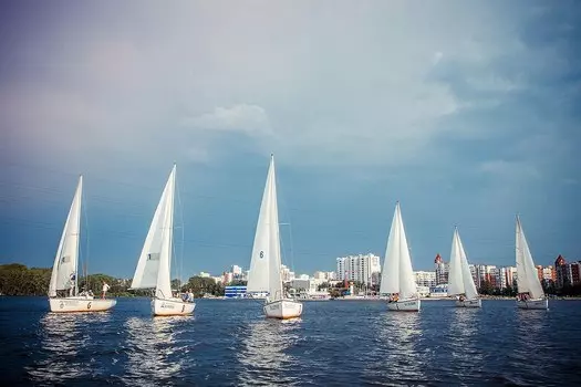 Подарочный сертификат «Прогулка на яхте без мотора Рикошет» (1 час, от 1 до 4 чел.)