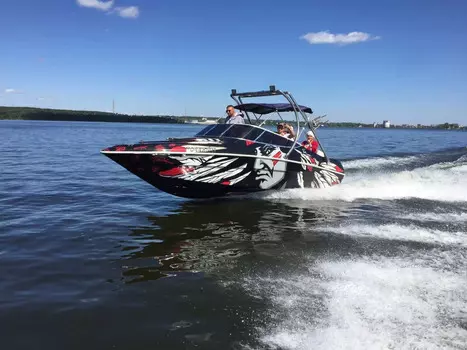 Подарочный сертификат «Прогулка на скоростном катере» (1 час, От 1 до 5 чел.)
