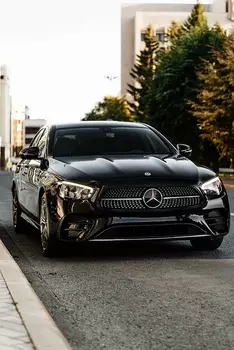 Подарочный сертификат «Прокат автомобиля бизнес класса Mersedes-Benz (W213) E200 4MATIC» (24 часа, От 1 до 2 чел.)