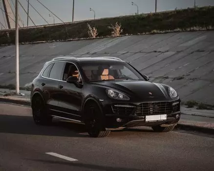Подарочный сертификат «Прокат спортивного кроссовера Porsche Cayenne Turbo» (24 часа, От 1 до 2 чел.)