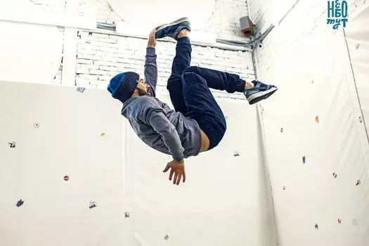 Подарочный сертификат «Прыжки на батуте» (1 час 30 минут, 1 чел. (групповое))