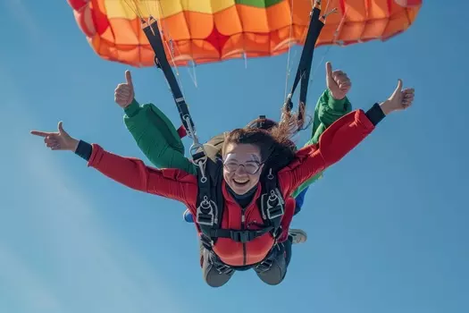 Подарочный сертификат «Прыжок с парашютом в тандеме на аэродроме Киржач» (1 прыжок, 1 человек)