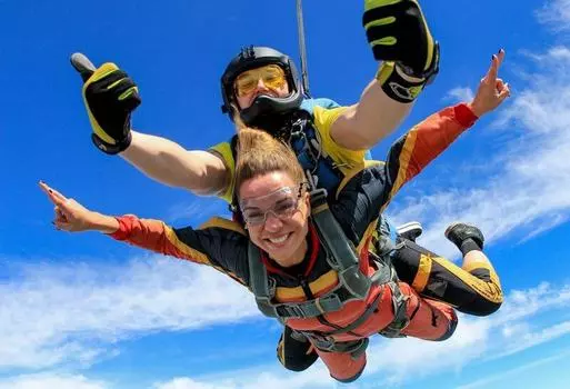 Подарочный сертификат «Прыжок с парашютом в тандеме Щеглово» (1 прыжок, 1 человек)