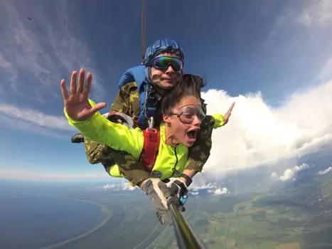 Подарочный сертификат «Прыжок с парашютом в тандеме» (1 прыжок, 1 человек)