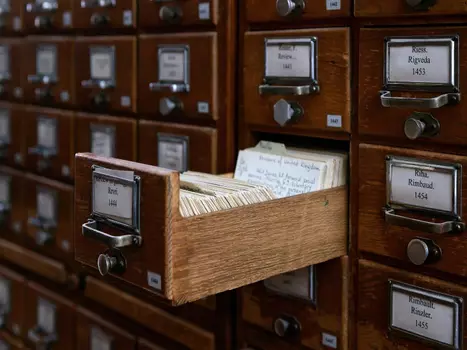 Подарочный сертификат «Путешествие по ночной библиотеке-2» (1 час 30 минут, 1 человек)