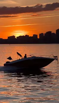 Подарочный сертификат «Речная прогулка по Вечерней Казани на скоростном катере» (1 час, От 1 до 5 чел.)