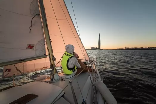 Подарочный сертификат «Романтическая прогулка на парусной яхте» (Программа №1, 2 человека)