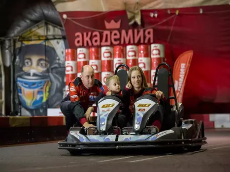 Подарочный сертификат «Семейный картинг» (10 минут, 7 человек)