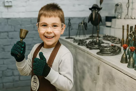 Подарочный сертификат «Стальные чудеса Экскурсия в кузницу для детей» (40 минут, 5 человек)