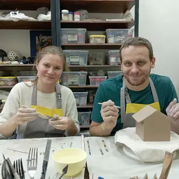 Подарочный сертификат «Свидание на гончарном круге или за ручной лепкой» (1 час 30 минут, 2 человека)