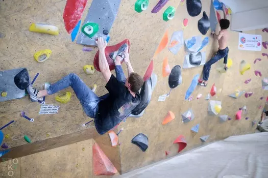 Подарочный сертификат «Тренировка на скалодроме» (1 час 30 минут, 1 ребенок индивидуально)