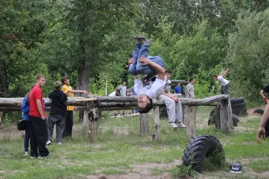 Подарочный сертификат «Тренировки по уличной акробатике» (1 час 30 минут, 1 человек в группе от 4 и более участников)