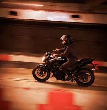 Подарочный сертификат «Уроки вождения мотоцикла зимой с нуля» (1 час, 1 человек в составе группы)