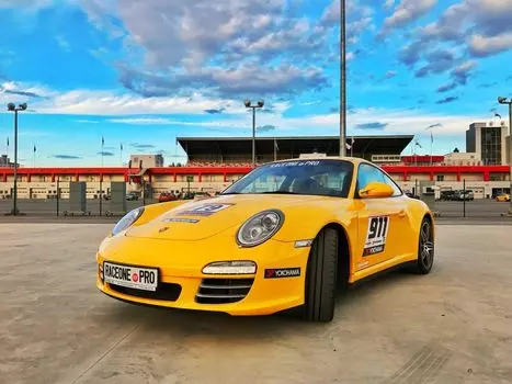 Подарочный сертификат «Заезд на Porsche 911 Carrera 4s» (1 сеанс, Гоночное такси)
