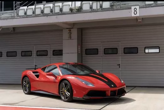 Подарочный сертификат «Заезд на спорткаре Ferrari 488 GTB на гоночном треке» (30 минут, Гоночное такси)