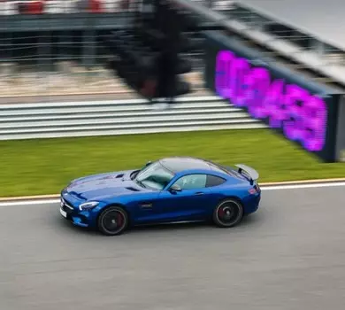 Подарочный сертификат «Заезд на спорткаре Mercedes AMG GT-R на гоночном треке» (30 минут, Гоночное такси)