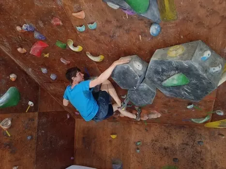 Подарочный сертификат «Занятия на скалодроме» (1 занятие, 1 человек индивидуально)