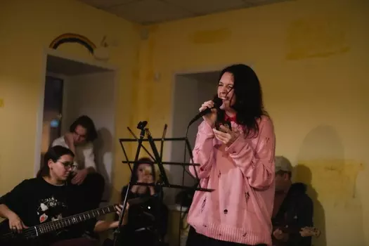 Подарочный сертификат «Занятия по вокалу» (2 часа 1 раз в неделю, 1 человек в составе группы)